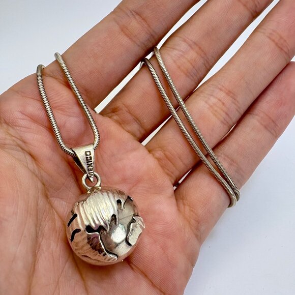 VTG Solid Sterling Silver 925 Globe Earth Pendant Necklace Size 18" Length - Picture 9 of 13